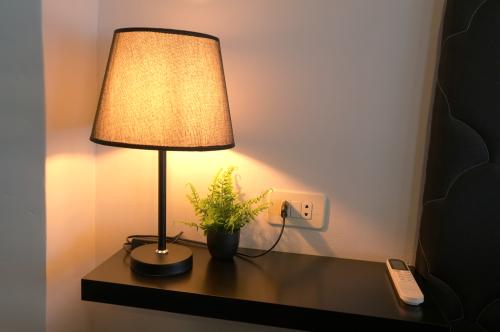 bedside_lamp
