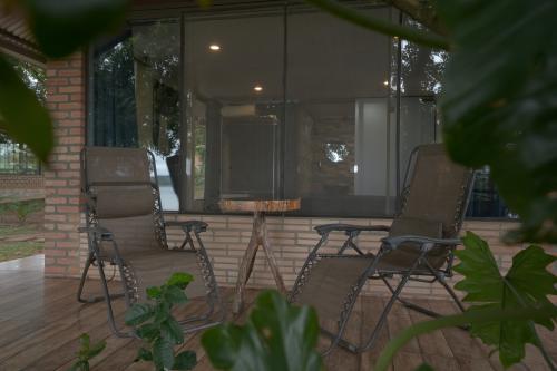 outside_chairs_2