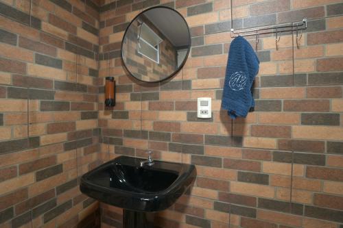 sink_and_mirror