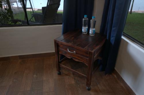 table_with_water